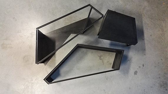 table-basse-asymetrique-metal-brut-02.jpg