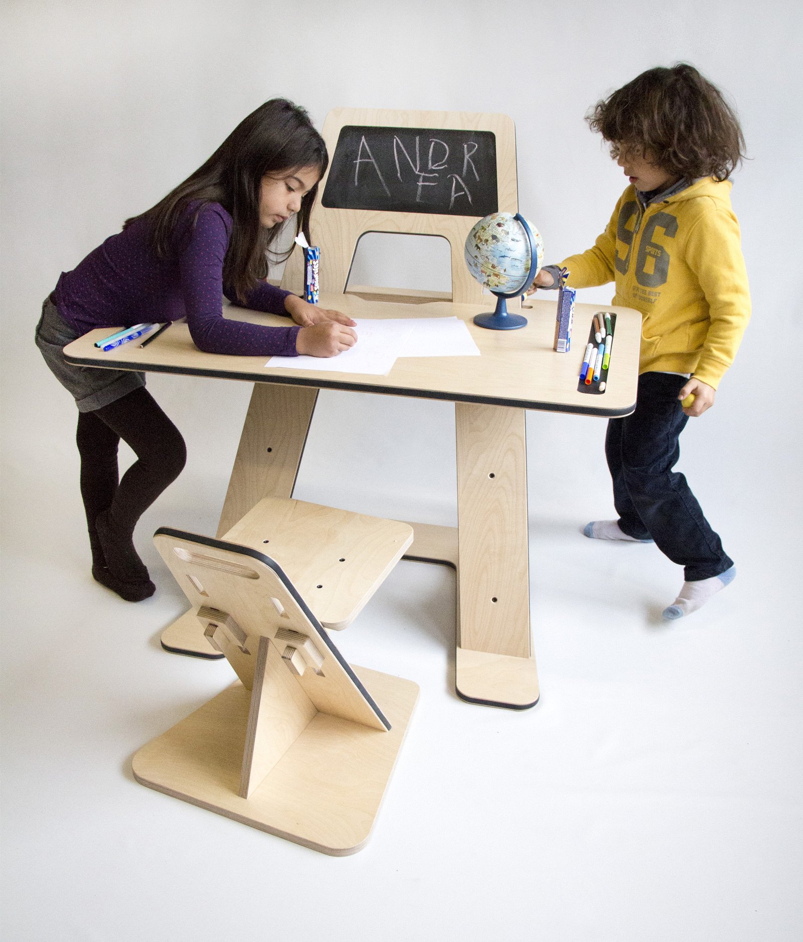 Mobilier évolutif et durable en multiplis bouleau imaginé par Guillaume Bouvet, artisan designer.