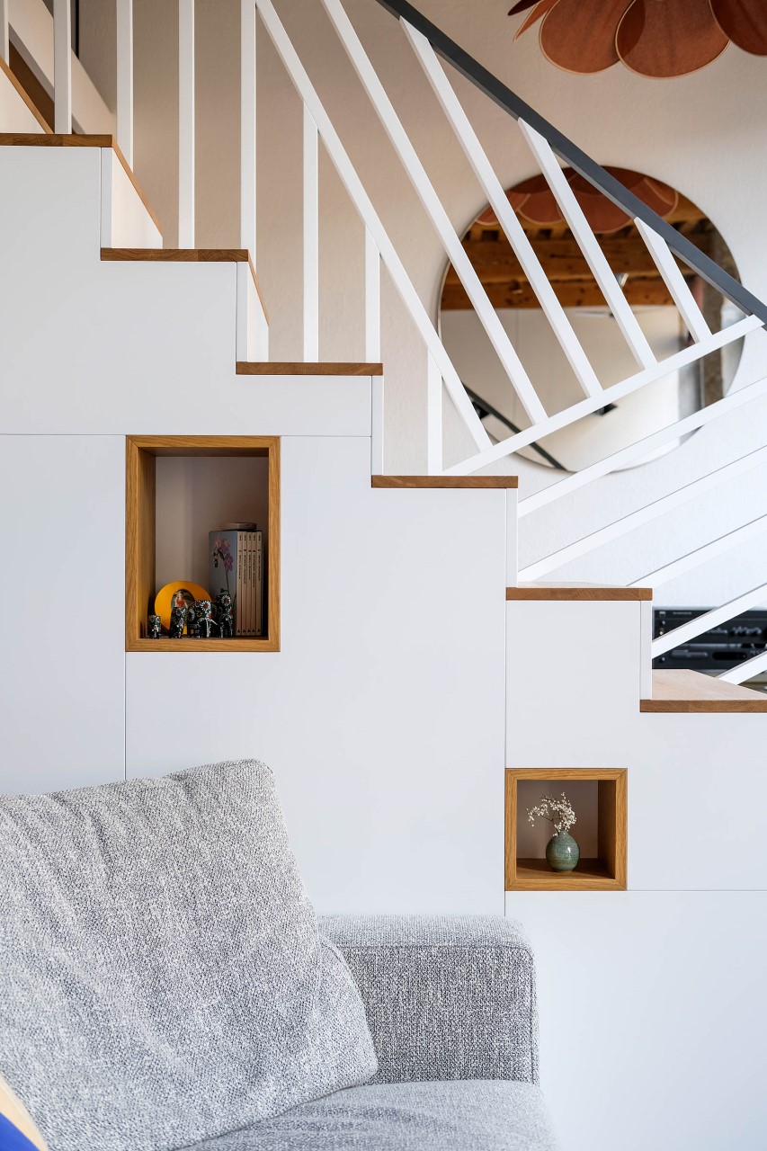 Garde-corps moderne en métal thermolaqué conçu pour structurer les espaces de vie.