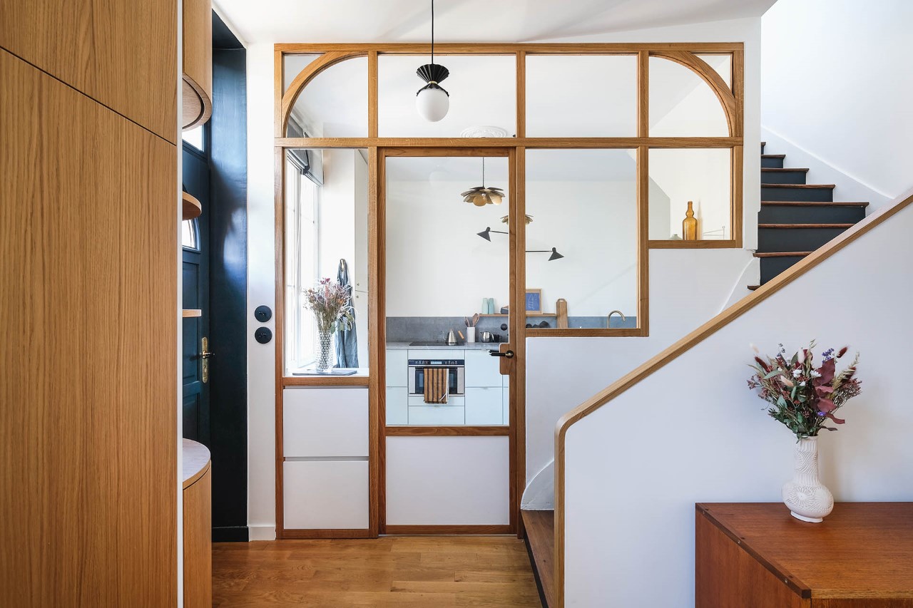 Verrière Art déco en chêne massif réalisée à Lyon par l'atelier Guillaume Bouvet.